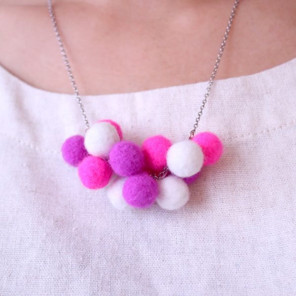 Balloon_Necklace_PinkWhite_05