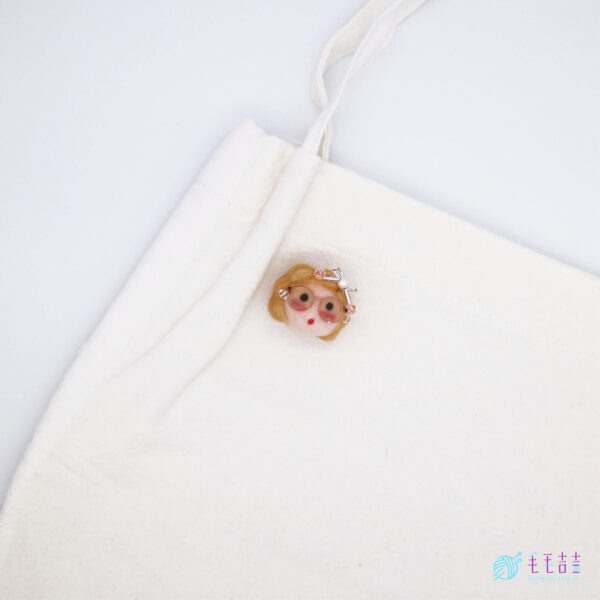 brooch_himrsun__betty_logo_02